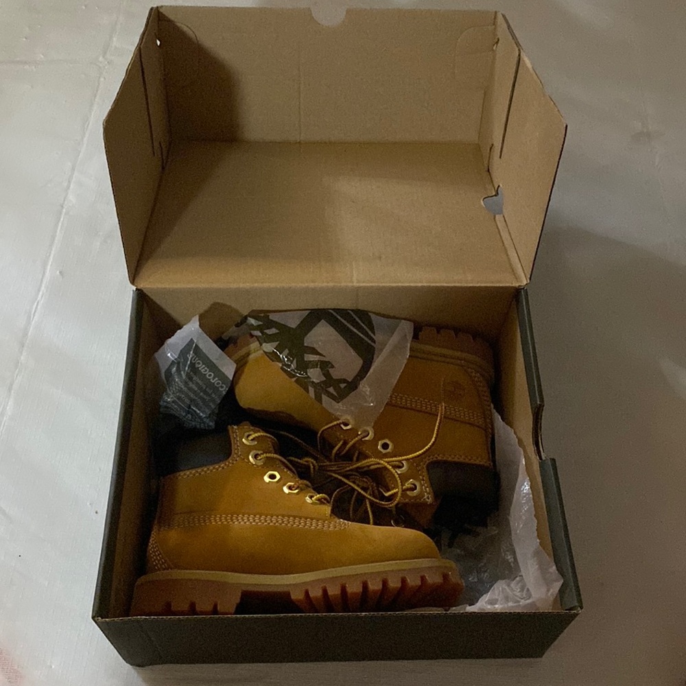 Timberland kid boots never worn